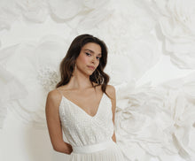 Load image into Gallery viewer, שמלת כלה לילי