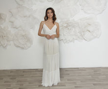 Load image into Gallery viewer, שמלת כלה לילי