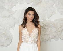 Load image into Gallery viewer, שמלת כלה ברג'יט במראה פייתי