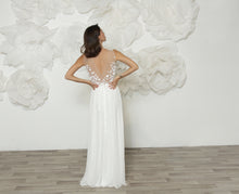 Load image into Gallery viewer, שמלת כלה ברג'יט במראה פייתי