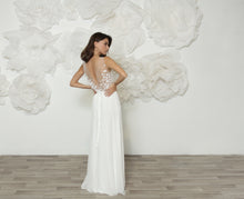 Load image into Gallery viewer, שמלת כלה ברג'יט במראה פייתי
