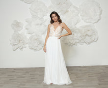 Load image into Gallery viewer, שמלת כלה ברג'יט במראה פייתי