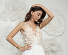 Load image into Gallery viewer, שמלת כלה ברג'יט במראה פייתי
